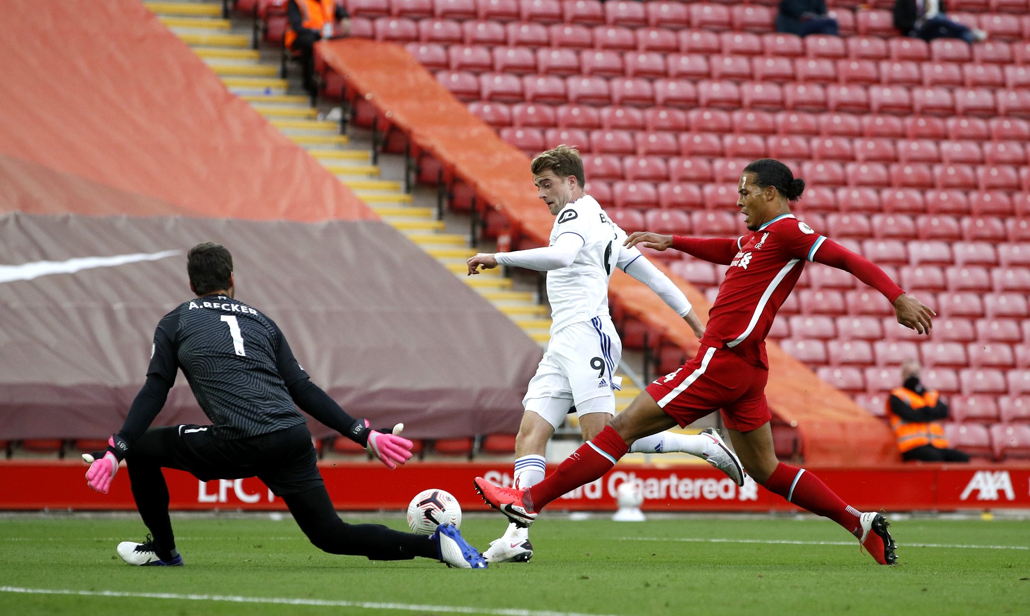 而胡靖航的 而胡靖航的