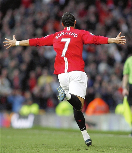 是展现出惊 是展现出惊